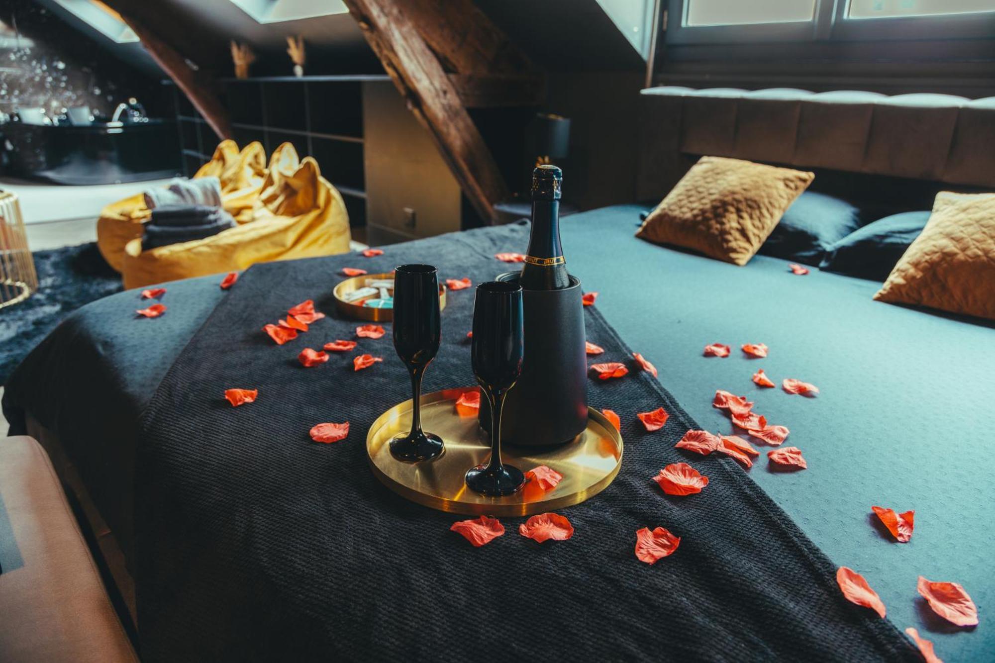 La Marble Room - Suite Balneo & Sauna Angers Exterior foto