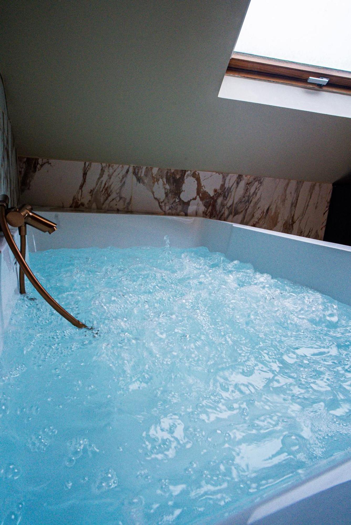 La Marble Room - Suite Balneo & Sauna Angers Exterior foto