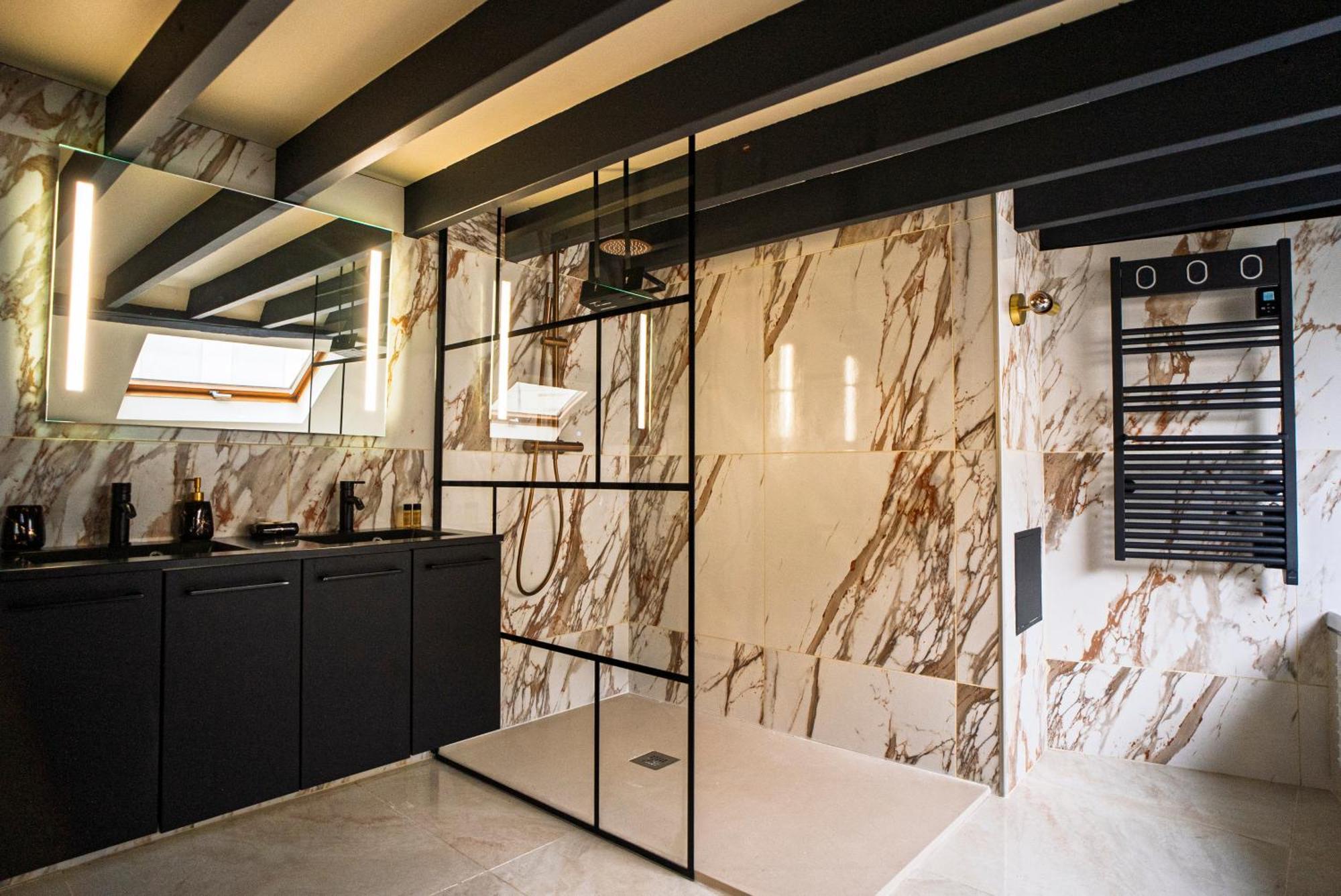 La Marble Room - Suite Balneo & Sauna Angers Exterior foto
